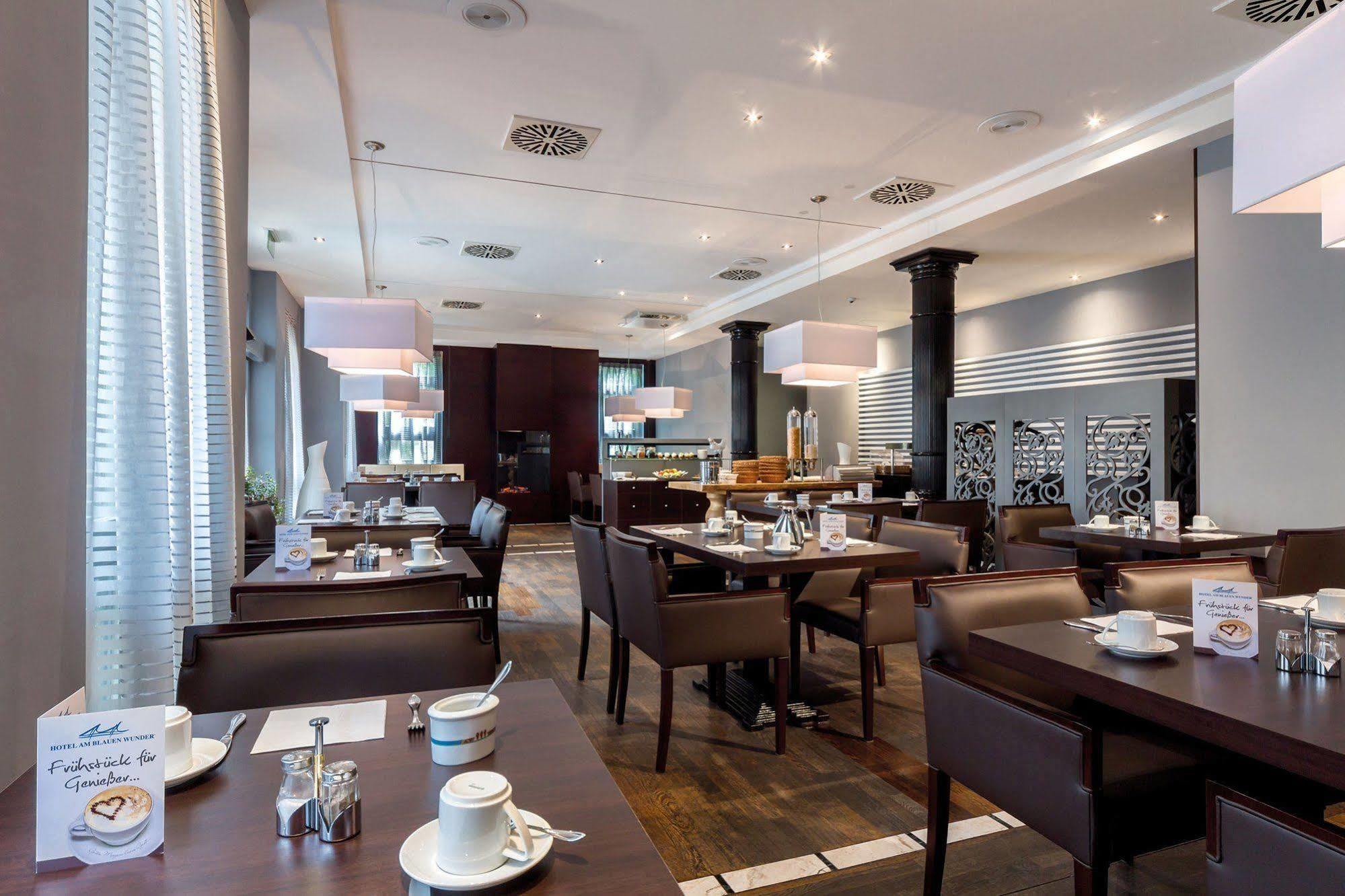 Hotel Am Blauen Wunder Dresden Exteriör bild